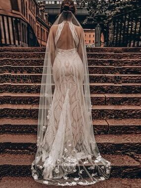 Wedding Veil NWT - pearls & 3D flowers